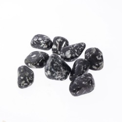 Piatra Crizantema – Simbolul Transformarii si Armoniei Interioare