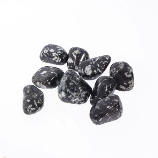 Piatra Crizantema – Simbolul Transformarii si Armoniei Interioare