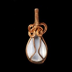 Pandantiv din Selenit și Cupru – Puritate, Protecție și Conexiune Divină