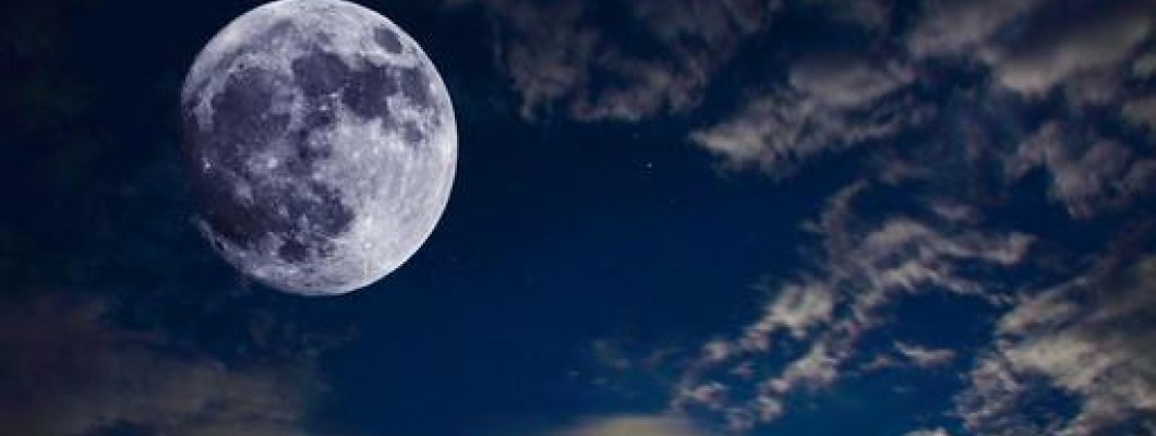 Luna albastră - cea mai rară Lună plină - Îmbrățișează schimbarea!