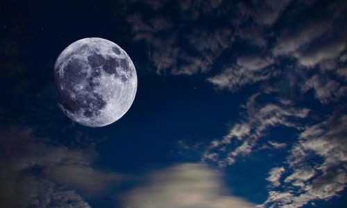 Luna albastră - cea mai rară Lună plină - Îmbrățișează schimbarea!