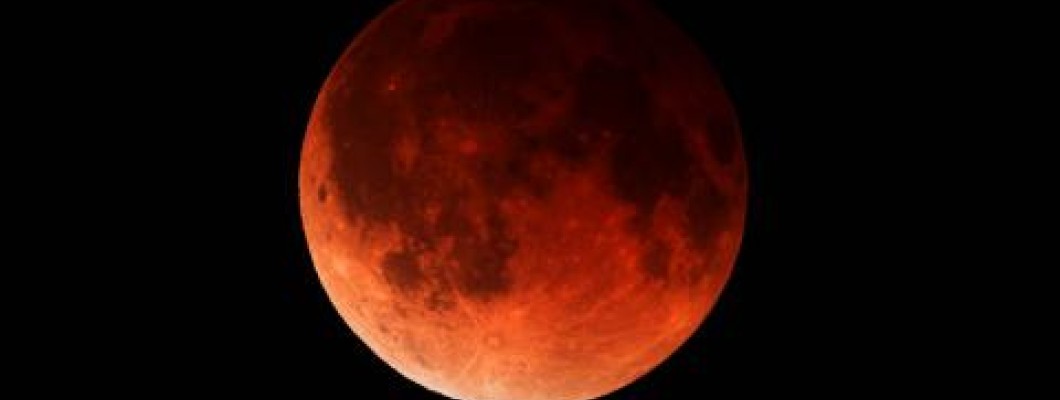 Eclipsa de Luna Sângerie aduce o transformare profundă Eclipsa de Luna Sângerie aduce o transformare profundă