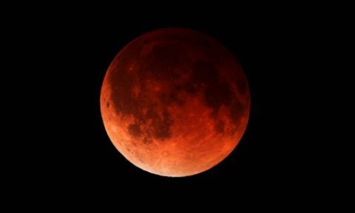 Eclipsa de Luna Sângerie aduce o transformare profundă