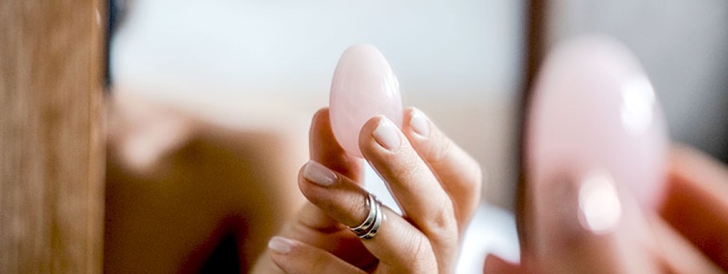 Oul de cristal care iți întărește mușchii vaginali - Ce este și cum să-l folosești corect