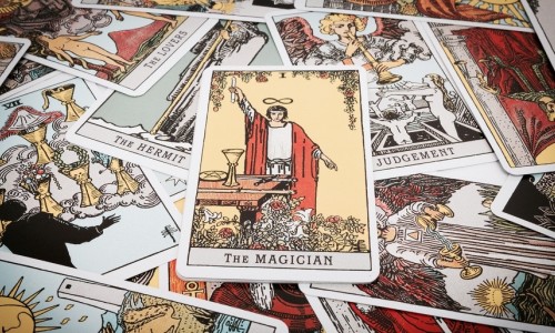 Tarot - călătoria Nebunului - felul în care Arcana majoră oglindește sufletul