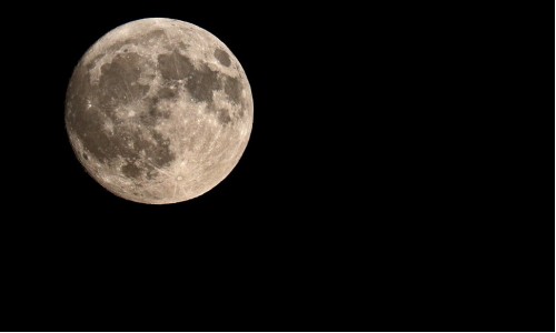 Super luna plină din februarie 2019